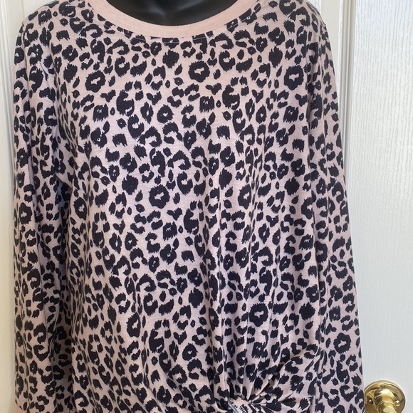 Leopard print top - Picture 2 of 2